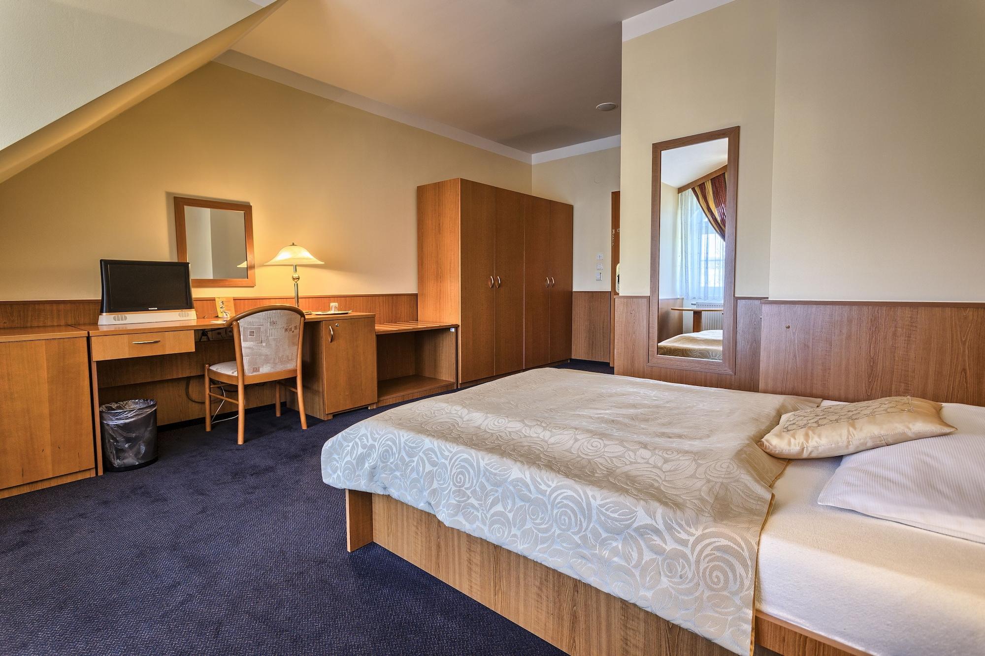 Wellness Hotel Babylon Liberec Bagian luar foto
