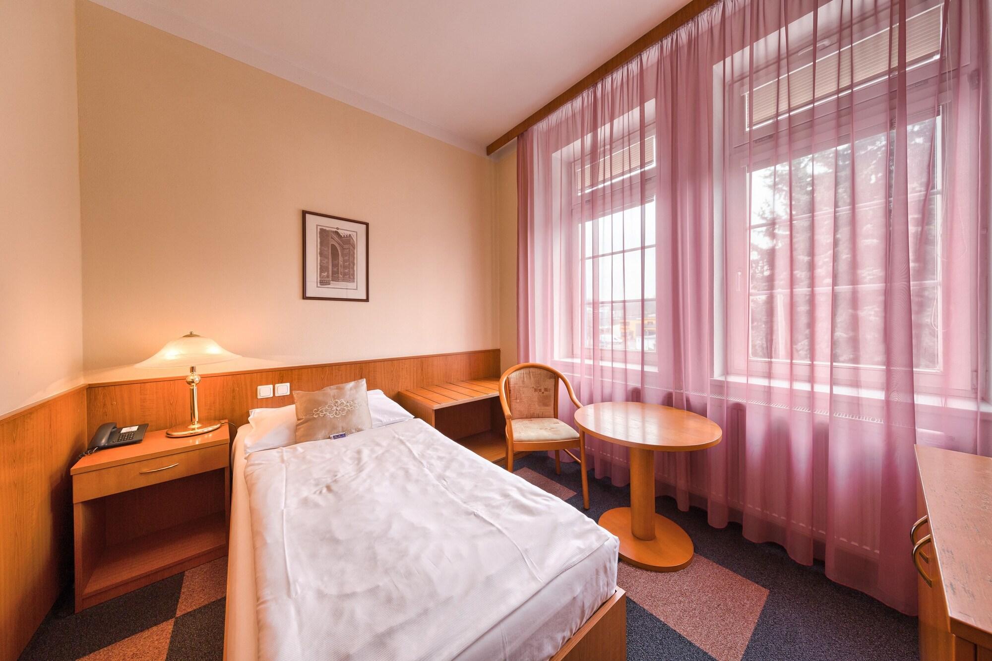 Wellness Hotel Babylon Liberec Bagian luar foto