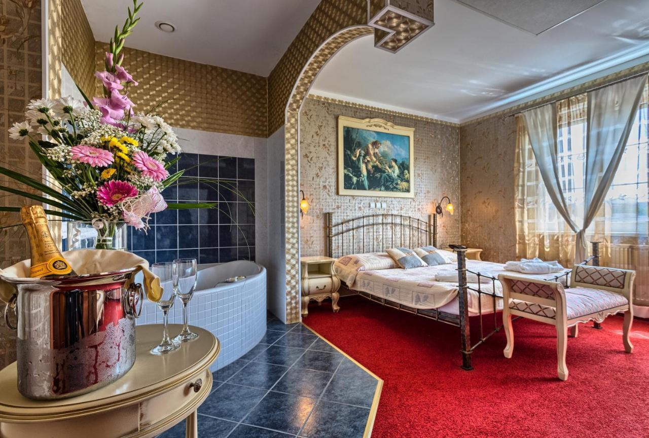 Wellness Hotel Babylon Liberec Bagian luar foto